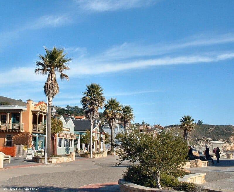Street view near the Avila Beach pier