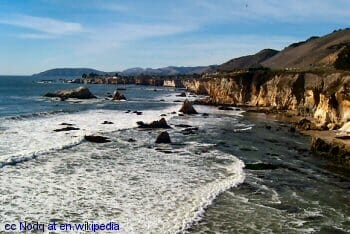 The view north from Pismo Beach to Shell Beach